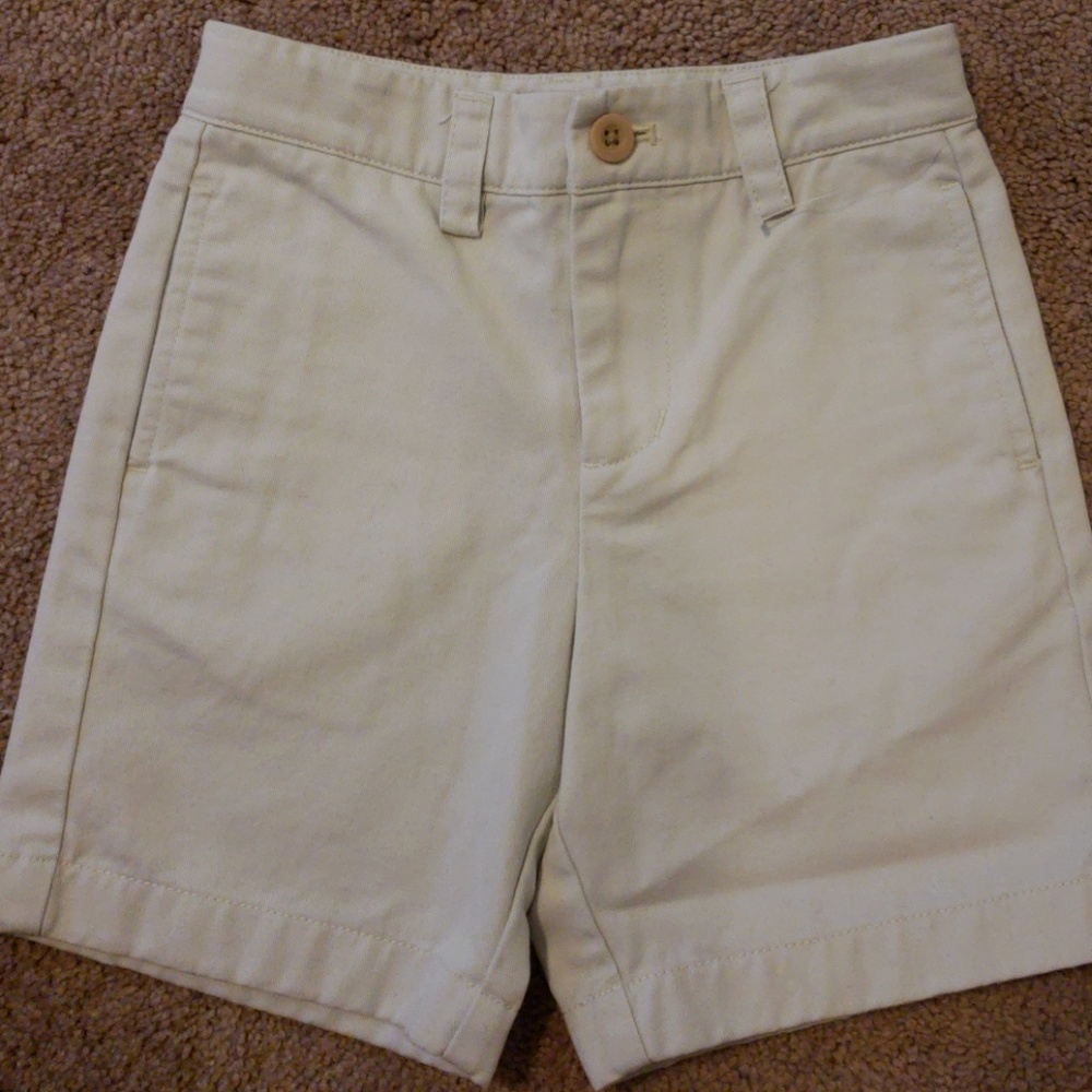 Vineyard Vines Khaki shorts - never worn.